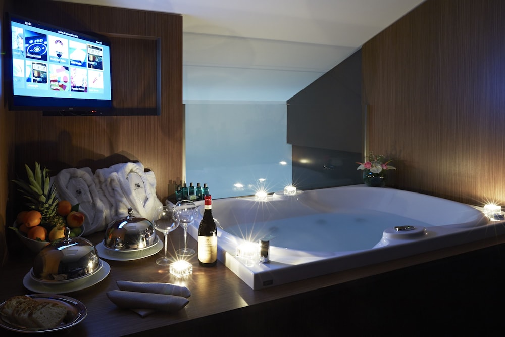 Hotel The Building — Hotel rooms in Rome, Lazio