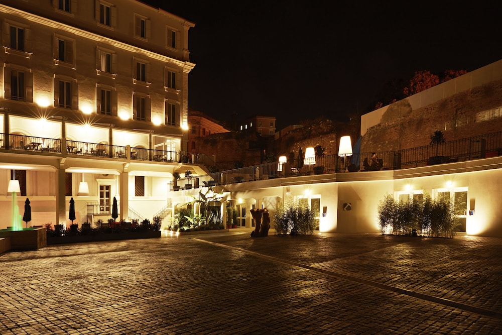Hotel The Building — Hotel building in Rome, Lazio