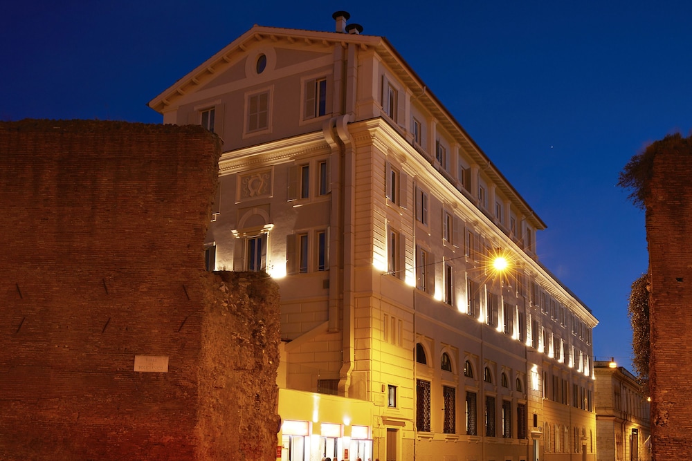 Hotel The Building — Hotel building in Rome, Lazio