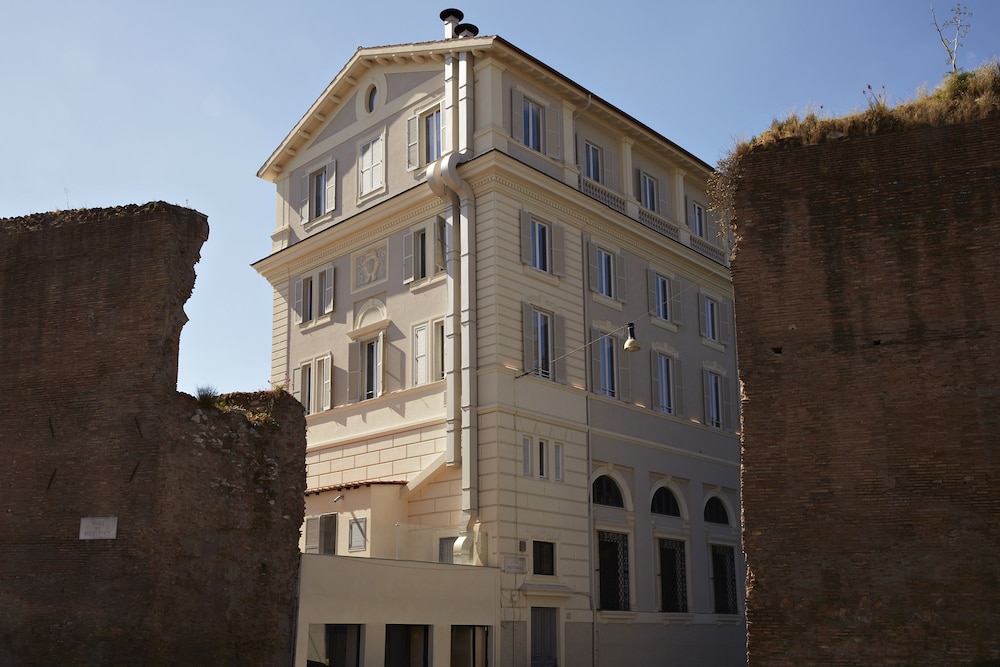 Hotel The Building — Hotel building in Rome, Lazio