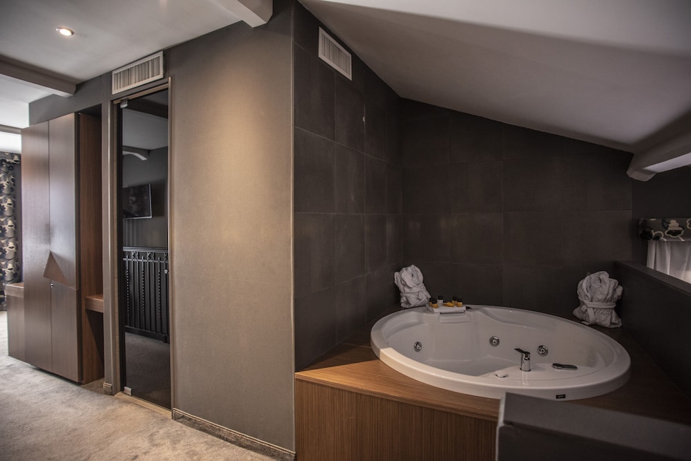 Hotel The Building — Hotel rooms in Rome, Lazio