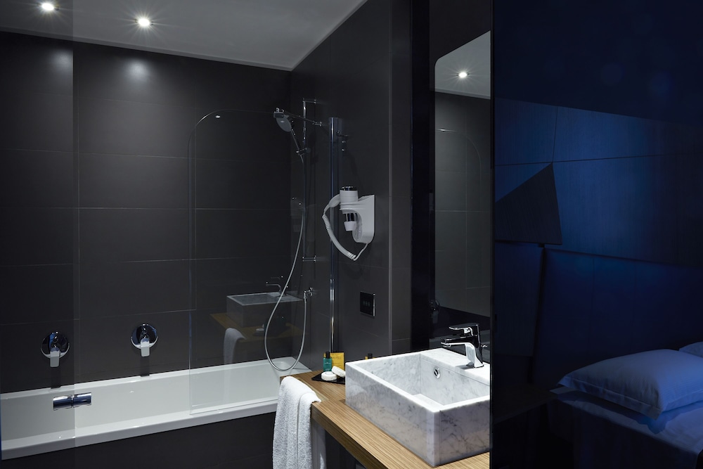 Hotel The Building — Hotel rooms in Rome, Lazio