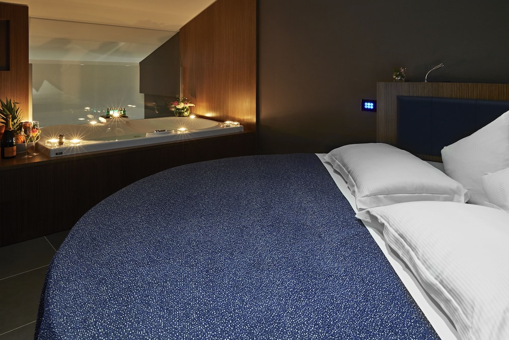 Hotel The Building — Hotel rooms in Rome, Lazio