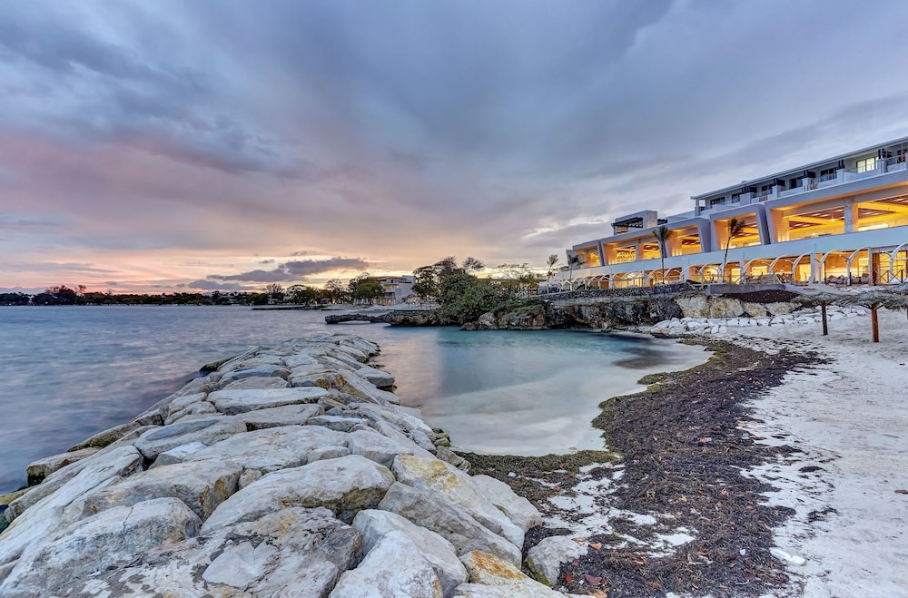 Royalton Hideaway Negril, An Autograph Collection® All-Inclusive Resort - Adults Only — Beach in Negril