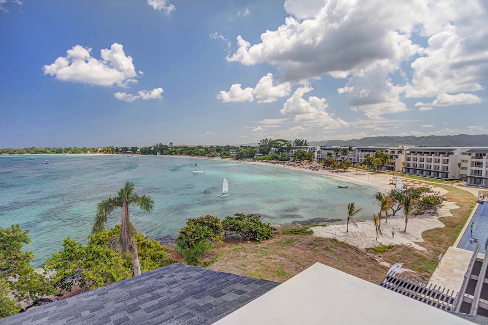 Royalton Hideaway Negril, An Autograph Collection® All-Inclusive Resort - Adults Only — Beach in Negril