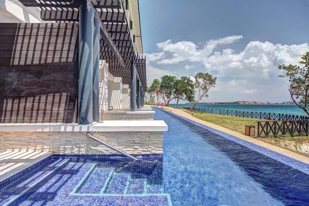 Royalton Hideaway Negril, An Autograph Collection® All-Inclusive Resort - Adults Only — Swimming pool in Negril
