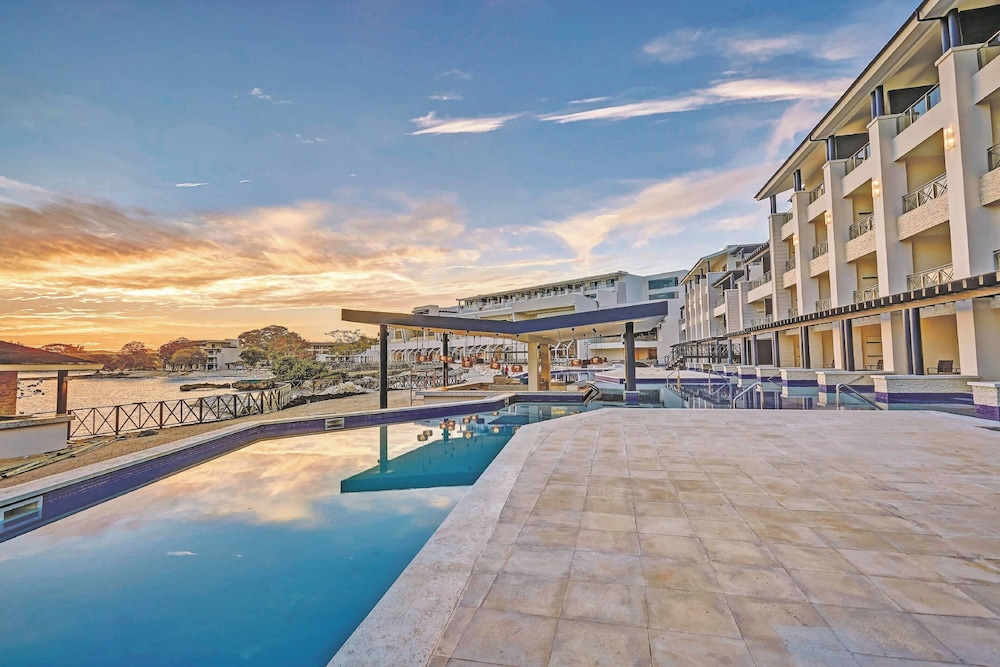 Royalton Hideaway Negril, An Autograph Collection® All-Inclusive Resort - Adults Only — Swimming pool in Negril