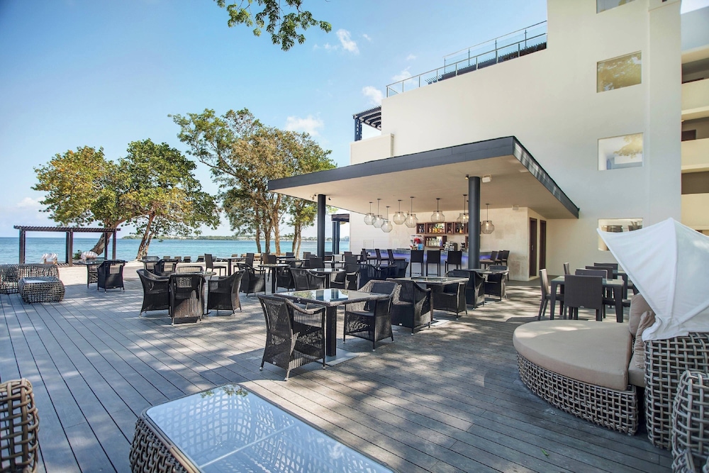 Royalton Hideaway Negril, An Autograph Collection® All-Inclusive Resort - Adults Only — Restaurant & bars in Negril