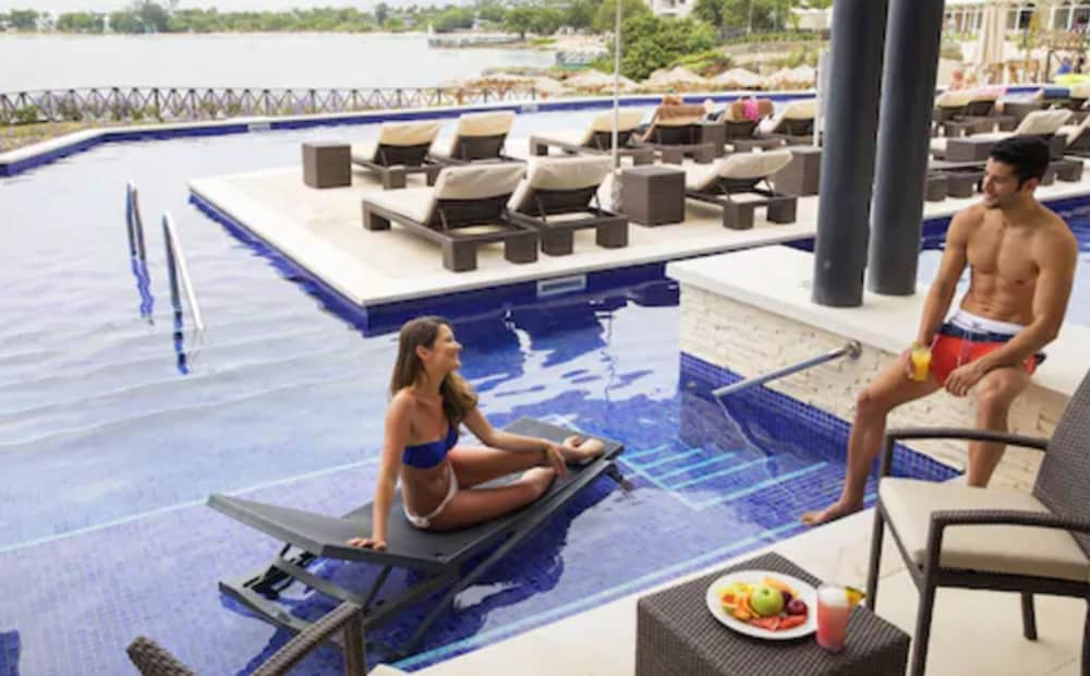 Royalton Hideaway Negril, An Autograph Collection® All-Inclusive Resort - Adults Only — Swimming pool in Negril