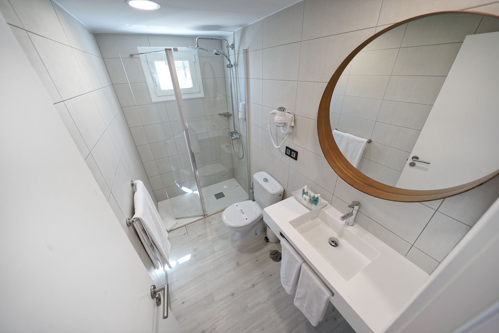 Atlantic Sun Beach - Gay Men Only — Hotel rooms in Playa del Ingles, Canary Islands