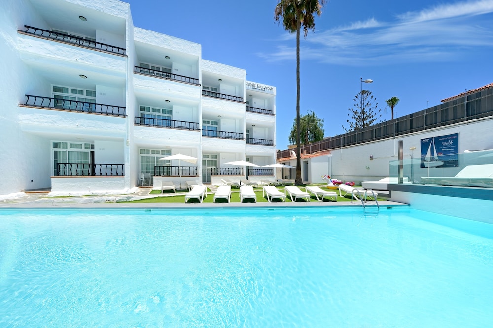 Atlantic Sun Beach - Gay Men Only — Swimming pool in Playa del Ingles, Canary Islands