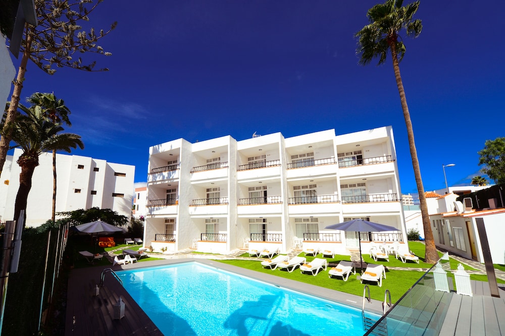 Atlantic Sun Beach - Gay Men Only — Hotel building in Playa del Ingles, Canary Islands