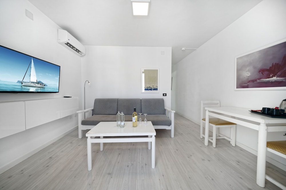 Atlantic Sun Beach - Gay Men Only — Hotel rooms in Playa del Ingles, Canary Islands