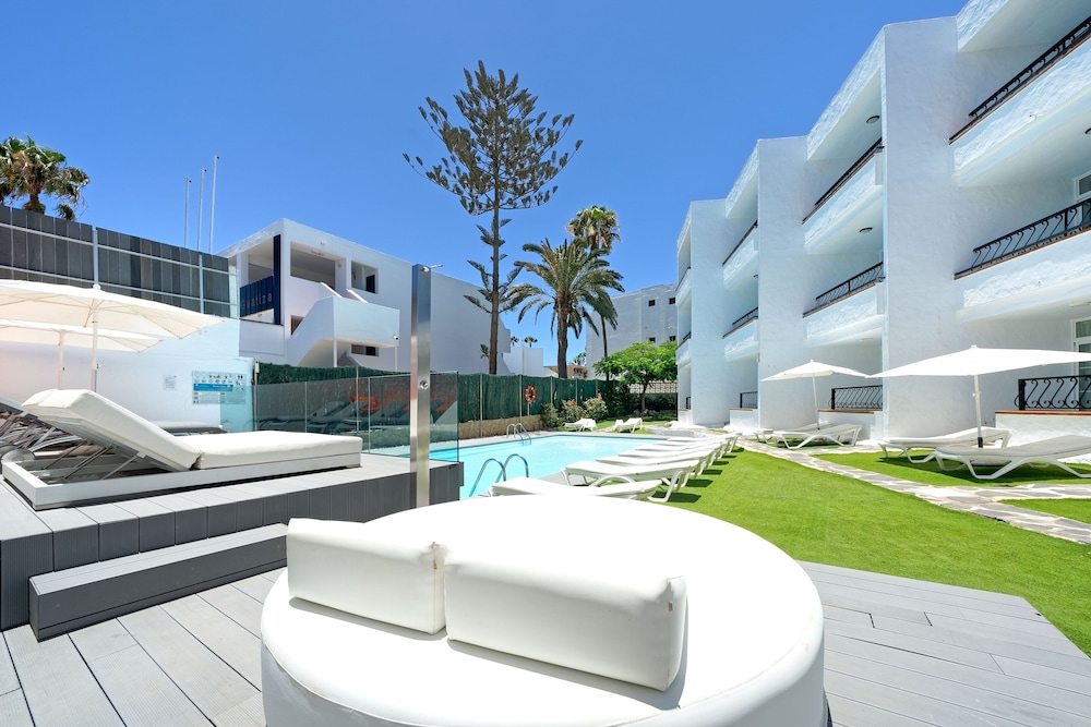 Atlantic Sun Beach - Gay Men Only — Swimming pool in Playa del Ingles, Canary Islands