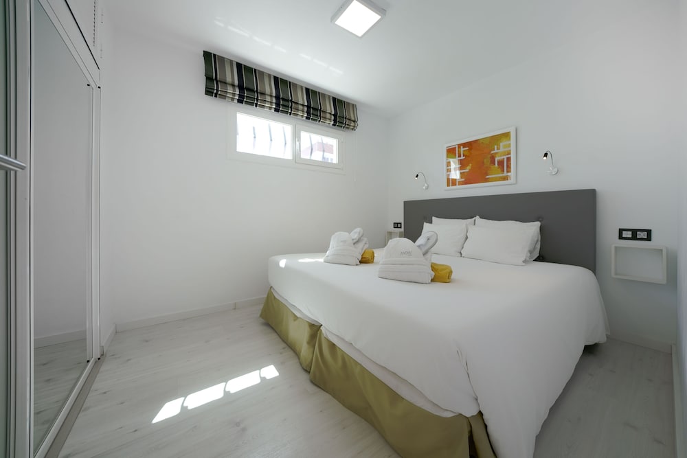 Atlantic Sun Beach - Gay Men Only — Hotel rooms in Playa del Ingles, Canary Islands