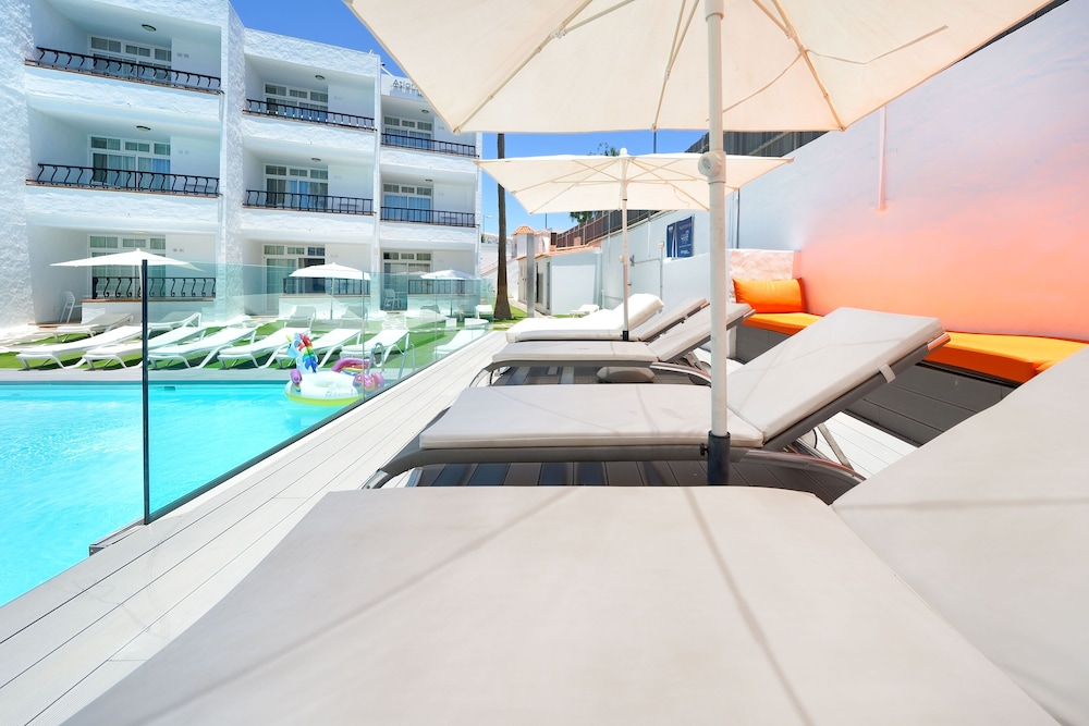 Atlantic Sun Beach - Gay Men Only — Swimming pool in Playa del Ingles, Canary Islands