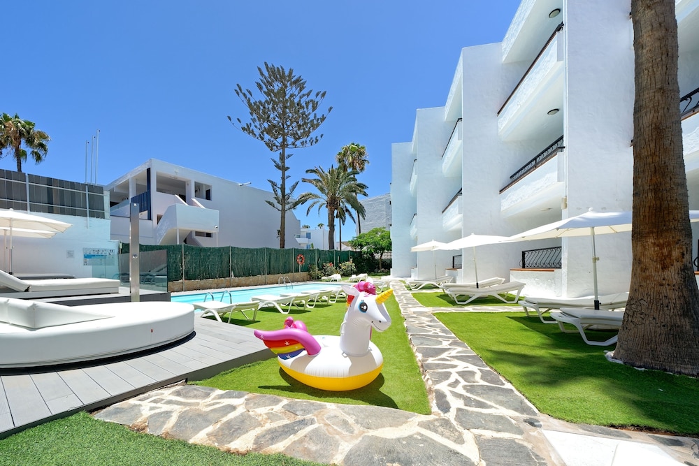 Atlantic Sun Beach - Gay Men Only — Swimming pool in Playa del Ingles, Canary Islands