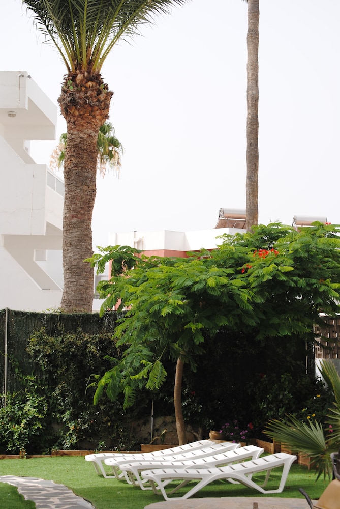 Atlantic Sun Beach - Gay Men Only — Hotel building in Playa del Ingles, Canary Islands