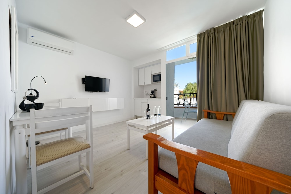 Atlantic Sun Beach - Gay Men Only — Hotel rooms in Playa del Ingles, Canary Islands