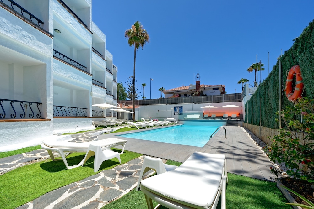 Atlantic Sun Beach - Gay Men Only — Swimming pool in Playa del Ingles, Canary Islands