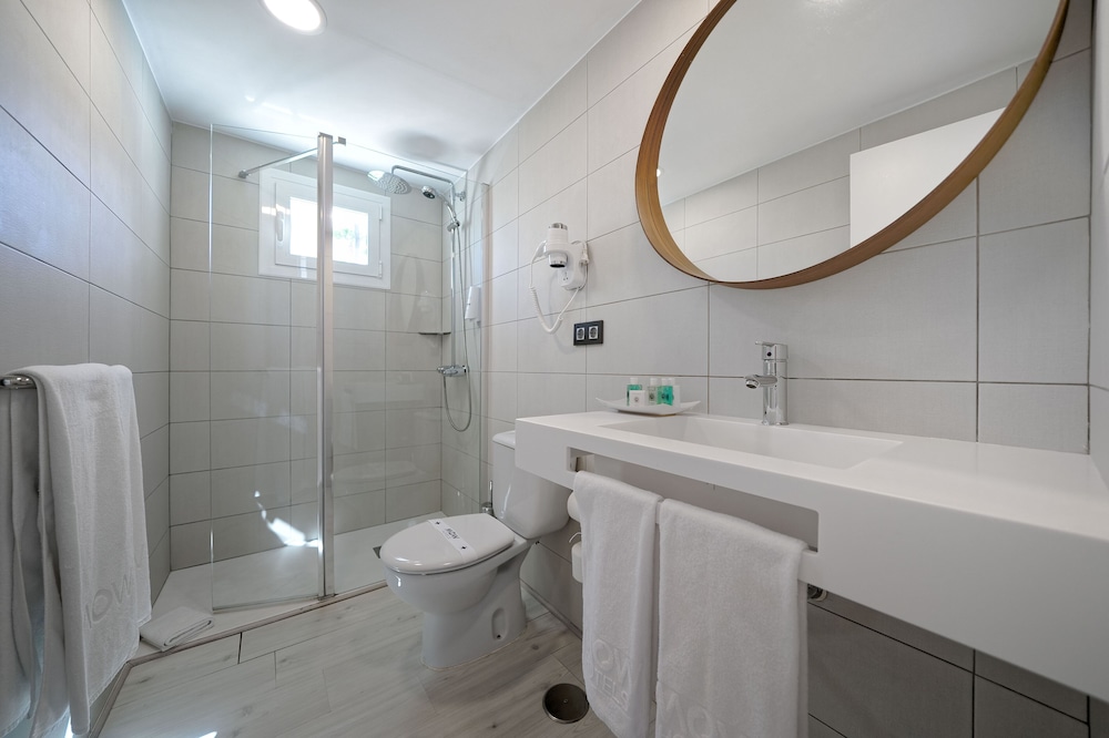 Atlantic Sun Beach - Gay Men Only — Hotel rooms in Playa del Ingles, Canary Islands
