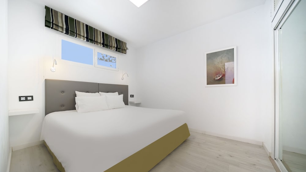 Atlantic Sun Beach - Gay Men Only — Hotel rooms in Playa del Ingles, Canary Islands