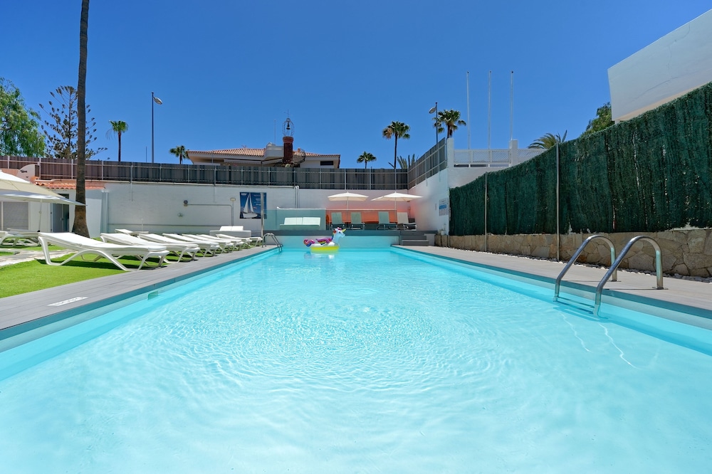 Atlantic Sun Beach - Gay Men Only — Swimming pool in Playa del Ingles, Canary Islands