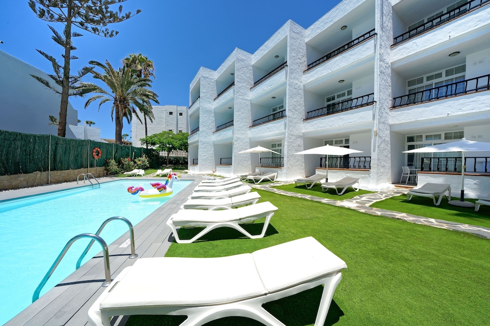 Atlantic Sun Beach - Gay Men Only — Swimming pool in Playa del Ingles, Canary Islands