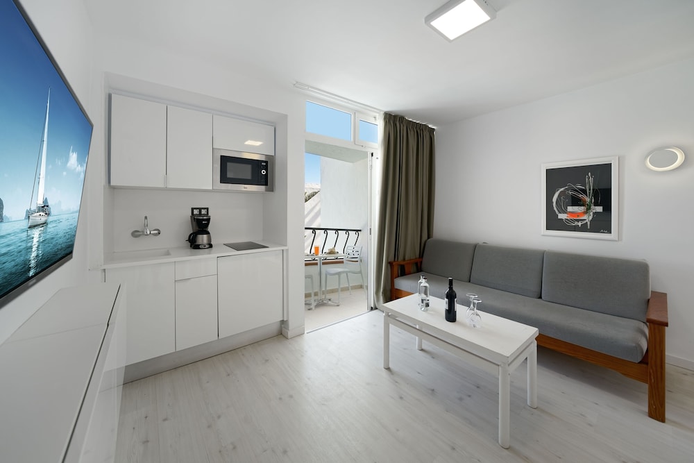 Atlantic Sun Beach - Gay Men Only — Hotel rooms in Playa del Ingles, Canary Islands
