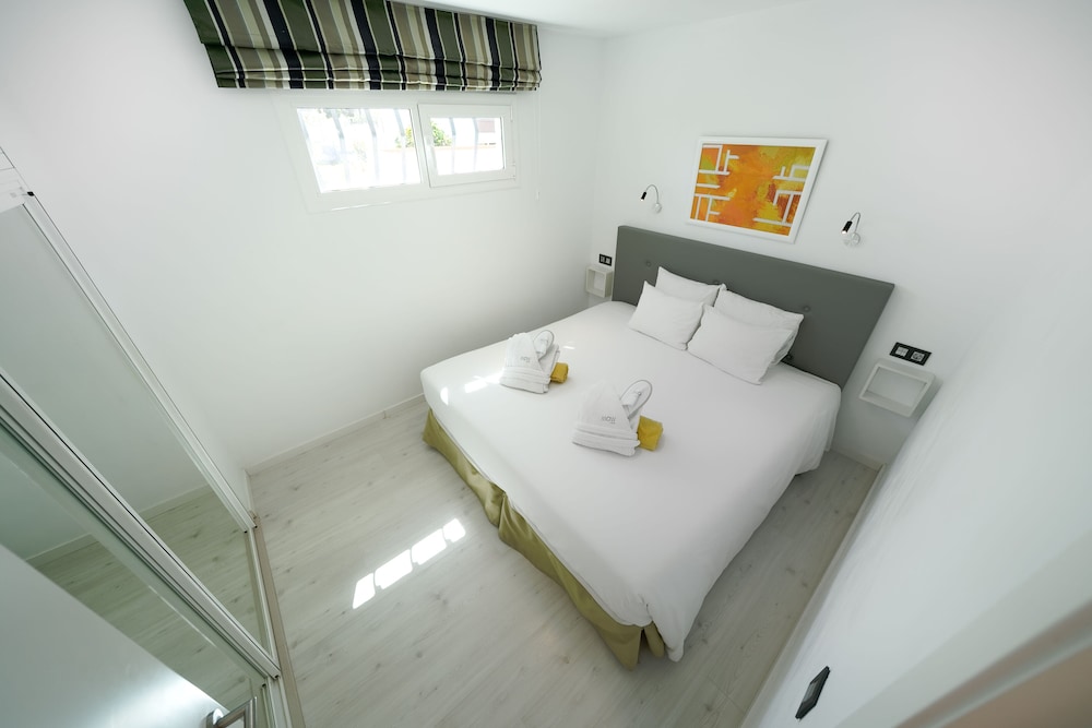 Atlantic Sun Beach - Gay Men Only — Hotel rooms in Playa del Ingles, Canary Islands