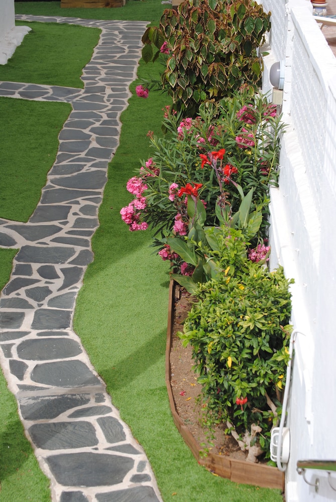 Atlantic Sun Beach - Gay Men Only — Hotel building in Playa del Ingles, Canary Islands