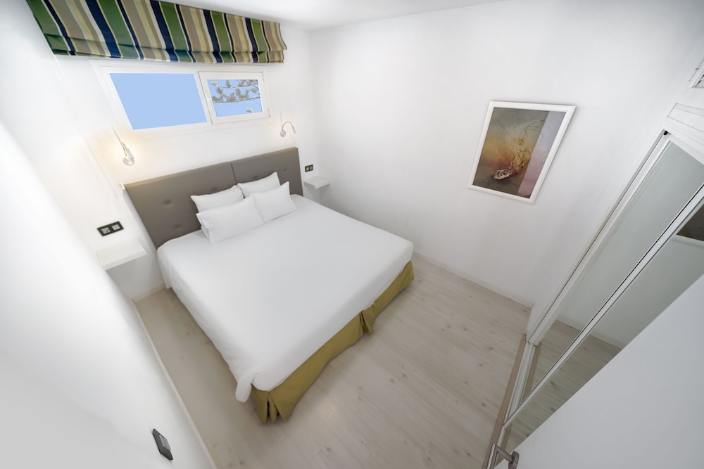 Atlantic Sun Beach - Gay Men Only — Hotel rooms in Playa del Ingles, Canary Islands