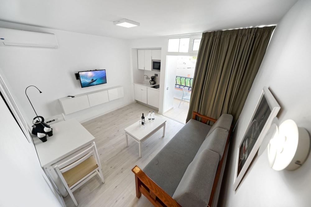Atlantic Sun Beach - Gay Men Only — Hotel rooms in Playa del Ingles, Canary Islands