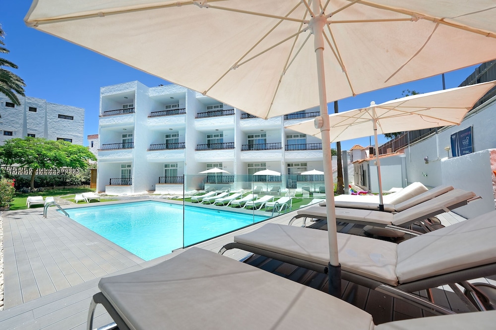 Atlantic Sun Beach - Gay Men Only — Swimming pool in Playa del Ingles, Canary Islands