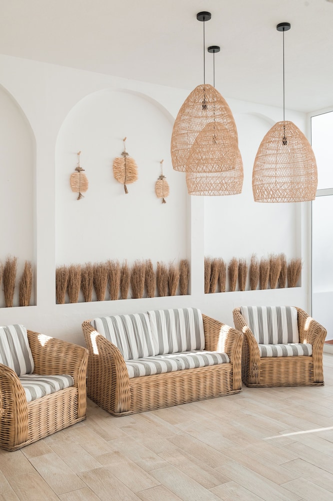 Aparthotel Beach Club — Restaurant & bars in Son Parc, Balearic Islands