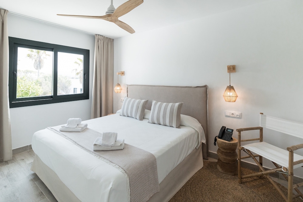 Aparthotel Beach Club — Hotel rooms in Son Parc, Balearic Islands