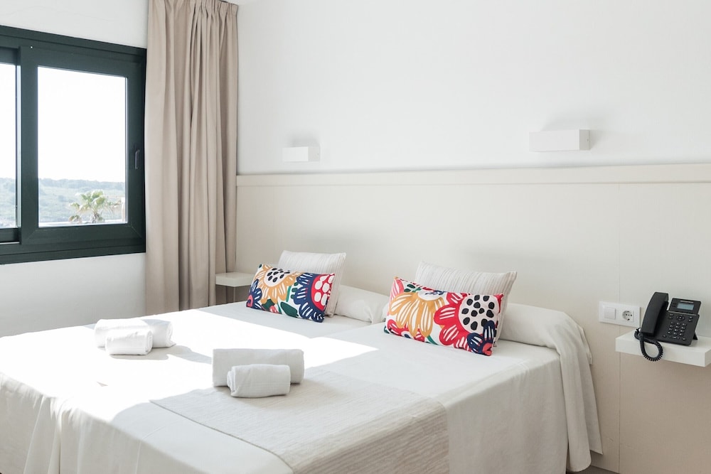 Aparthotel Beach Club — Hotel rooms in Son Parc, Balearic Islands