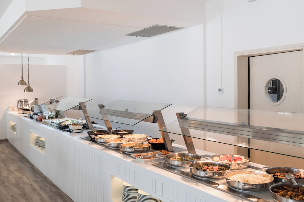 Aparthotel Beach Club — Restaurant & bars in Son Parc, Balearic Islands