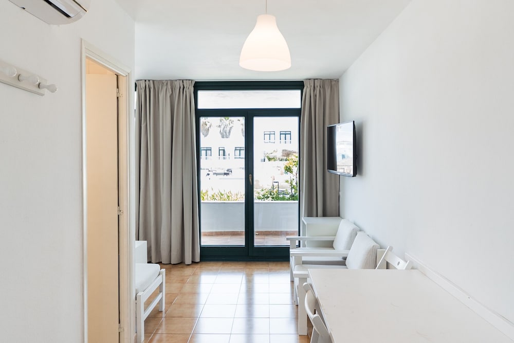 Aparthotel Beach Club — Hotel rooms in Son Parc, Balearic Islands