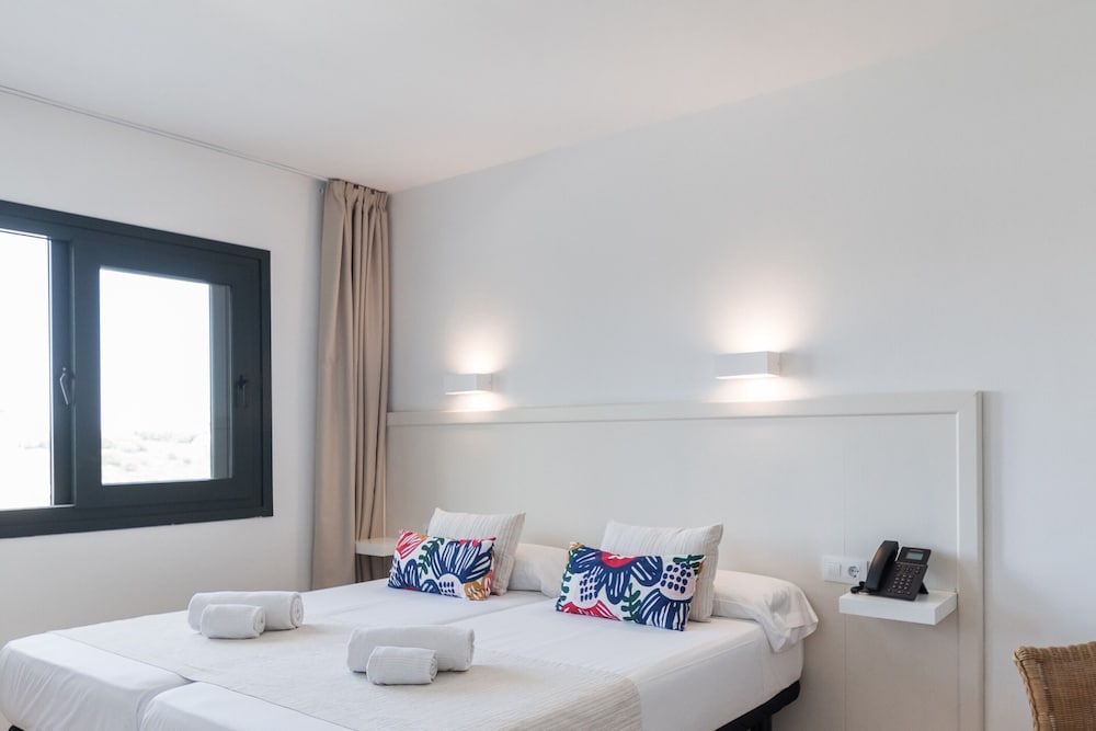 Aparthotel Beach Club — Hotel rooms in Son Parc, Balearic Islands
