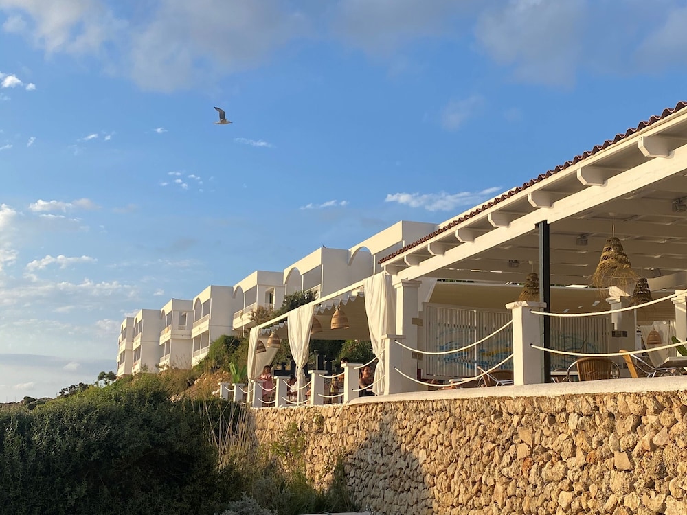 Aparthotel Beach Club — Hotel building in Son Parc, Balearic Islands