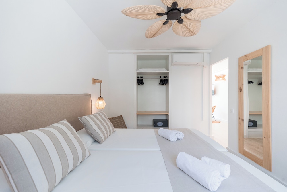 Aparthotel Beach Club — Hotel rooms in Son Parc, Balearic Islands