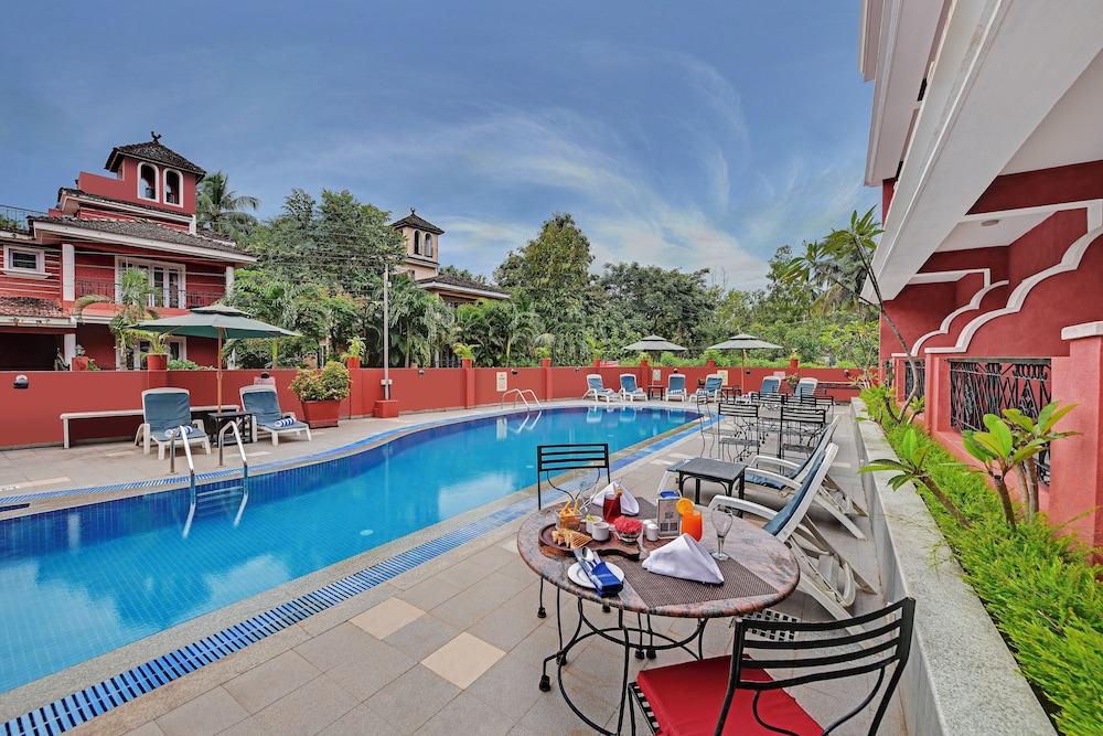 Jasminn Hotel, Goa — Swimming pool in Betalbatim, Goa