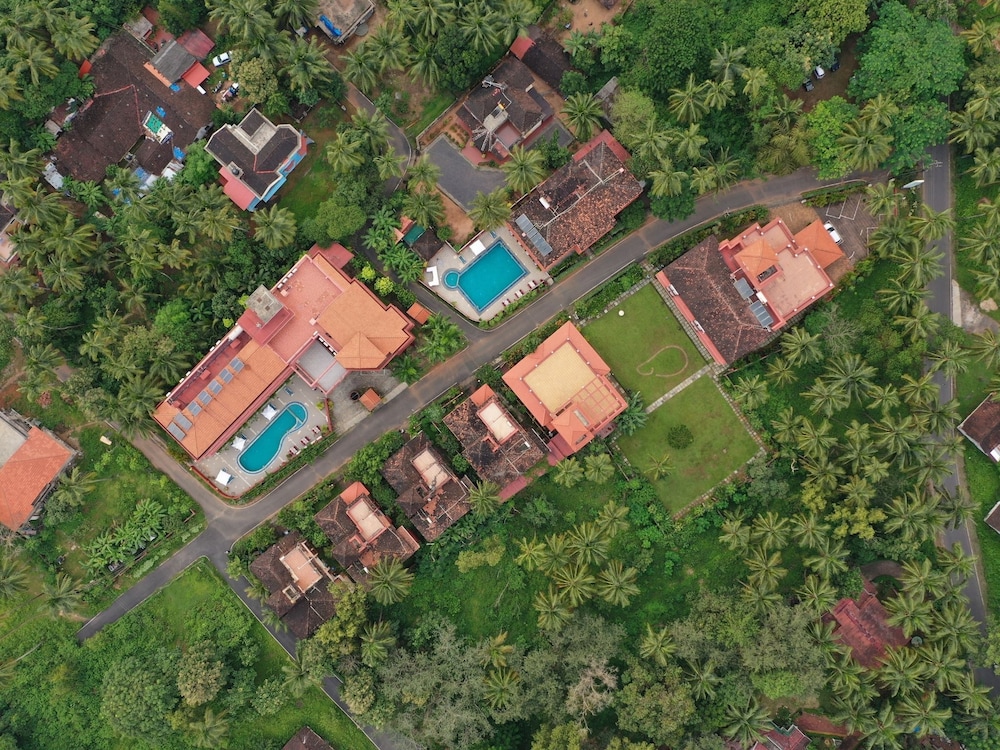 Jasminn Hotel, Goa — Swimming pool in Betalbatim, Goa