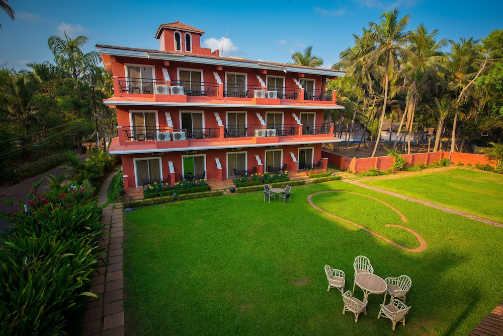 Jasminn Hotel, Goa — Hotel building in Betalbatim, Goa