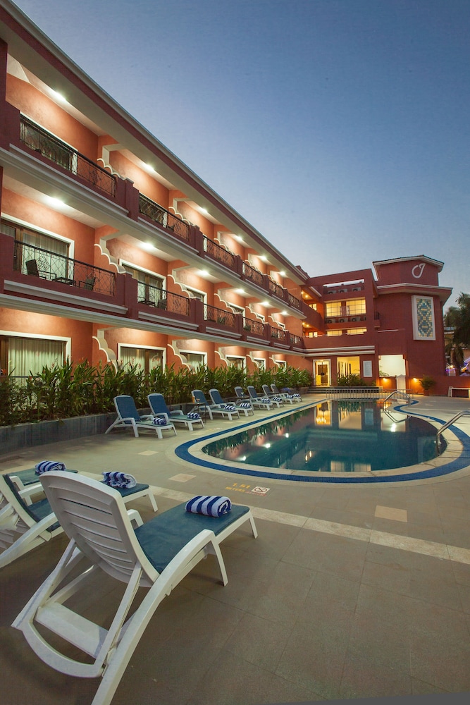 Jasminn Hotel, Goa — Swimming pool in Betalbatim, Goa
