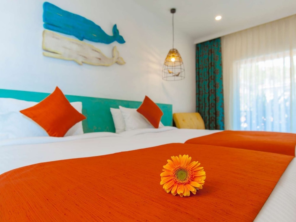 Jasminn Hotel, Goa — Hotel rooms in Betalbatim, Goa