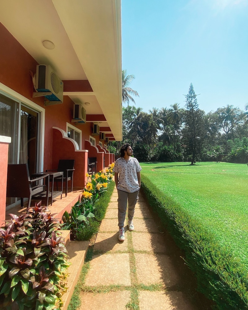 Jasminn Hotel, Goa — Hotel building in Betalbatim, Goa