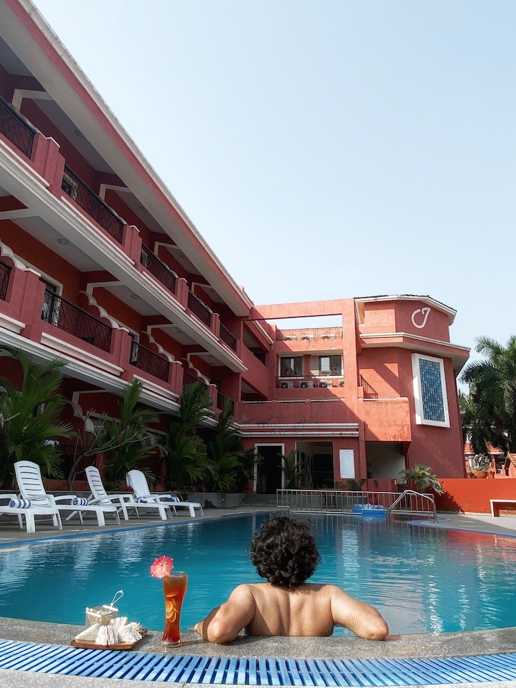 Jasminn Hotel, Goa — Swimming pool in Betalbatim, Goa