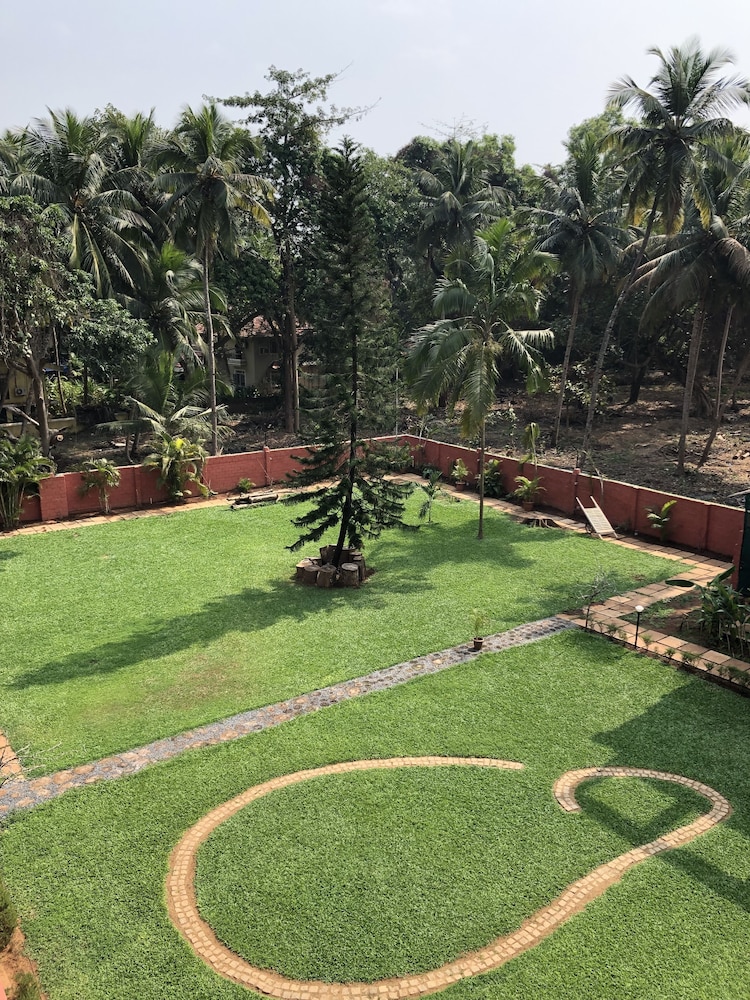 Jasminn Hotel, Goa — Hotel building in Betalbatim, Goa